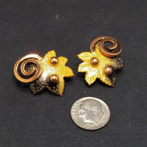 Renoir Matisse Copper Enamel Maple Leaf Earrings Yellow Black Signed 1950s Vtg. - Picture 9 of 10